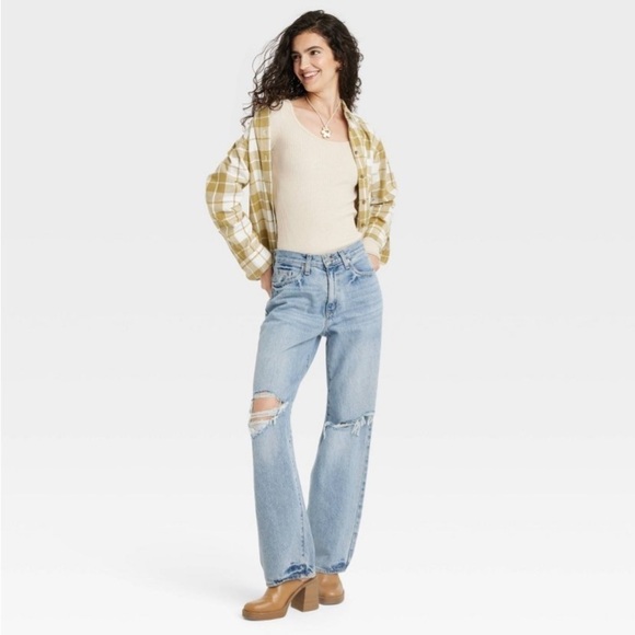 Women's Mid-Rise 90's Baggy Jeans -
Universal Thread™ Medium Wash Destroy new - Picture 1 of 11